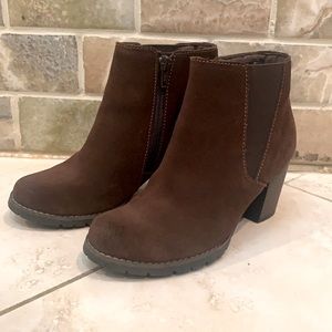 Clarks Pause Camelia Brown Suede Ankle Booties
